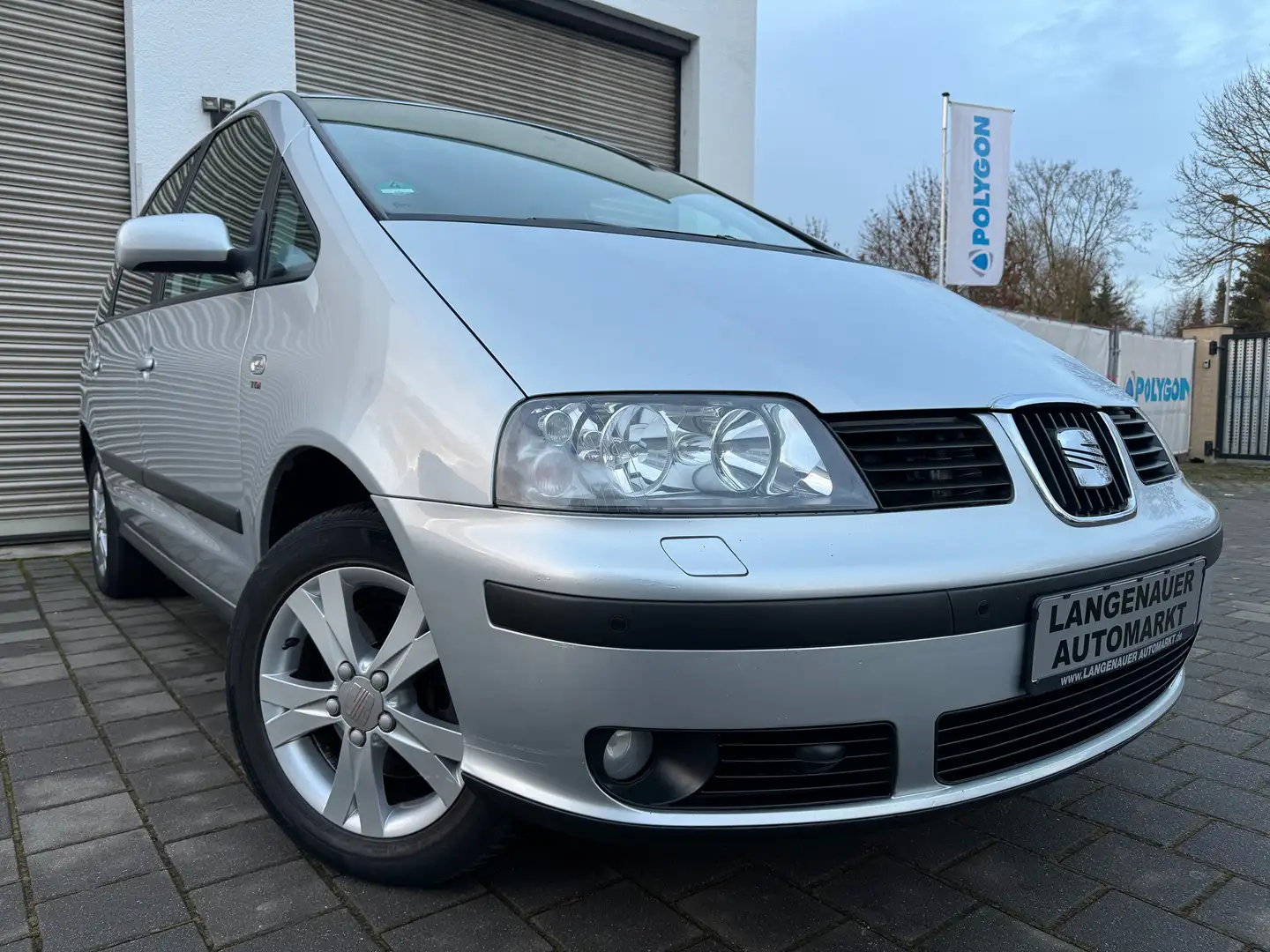 SEAT Alhambra Vigo-Aus 2.Hd"Top Zustand"AHK"PDC"Klimaaut Silber - 1