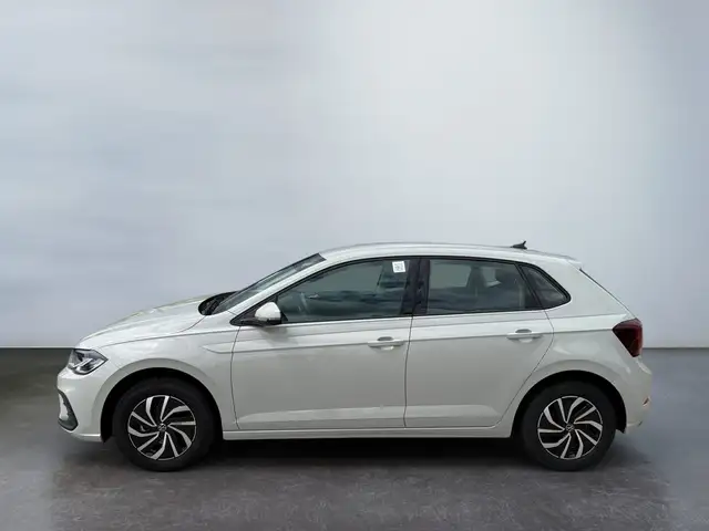 Volkswagen Polo view 3