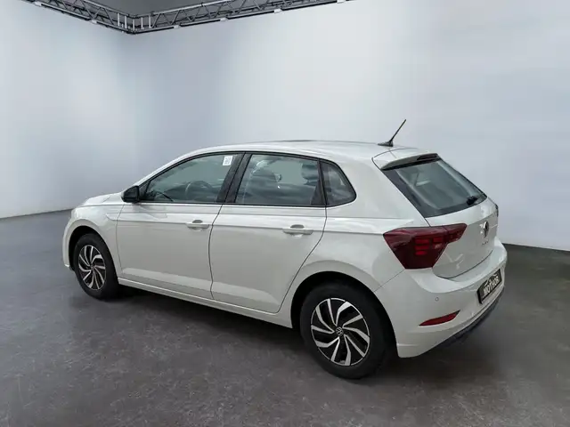 Volkswagen Polo view 4