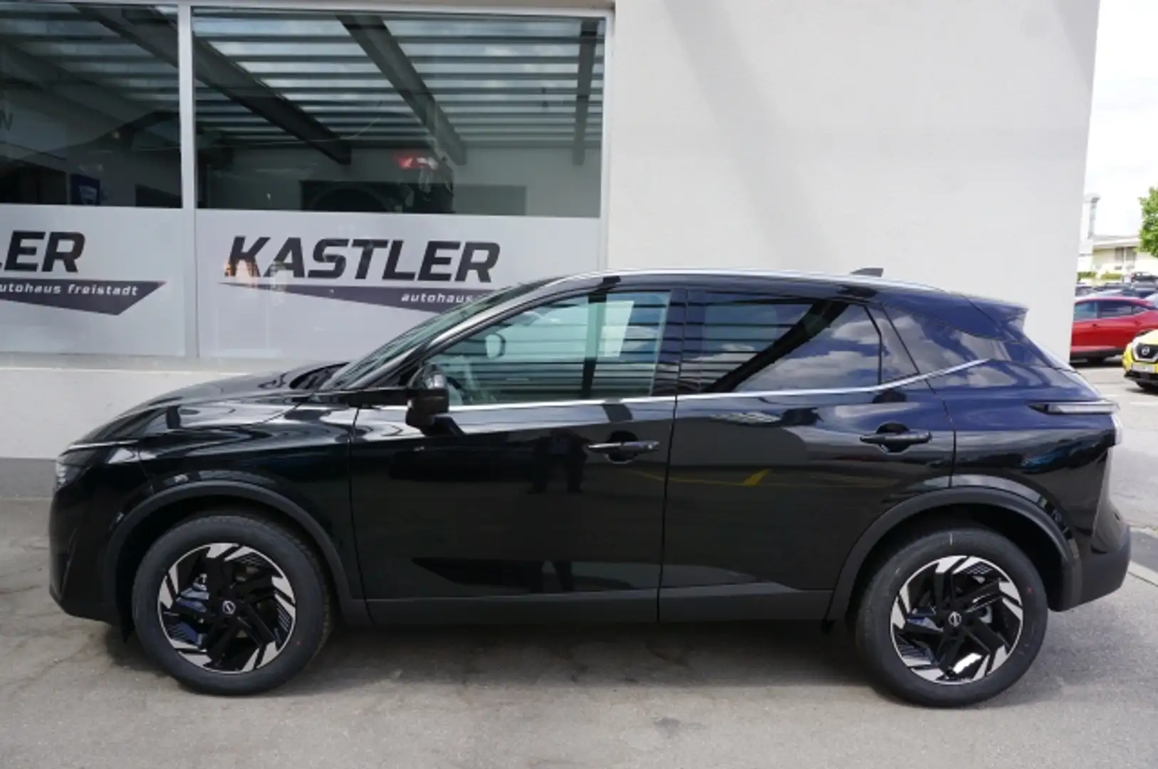 Nissan Qashqai N-Connecta+ 1.3 DIG-T X-Tronic Schwarz - 2