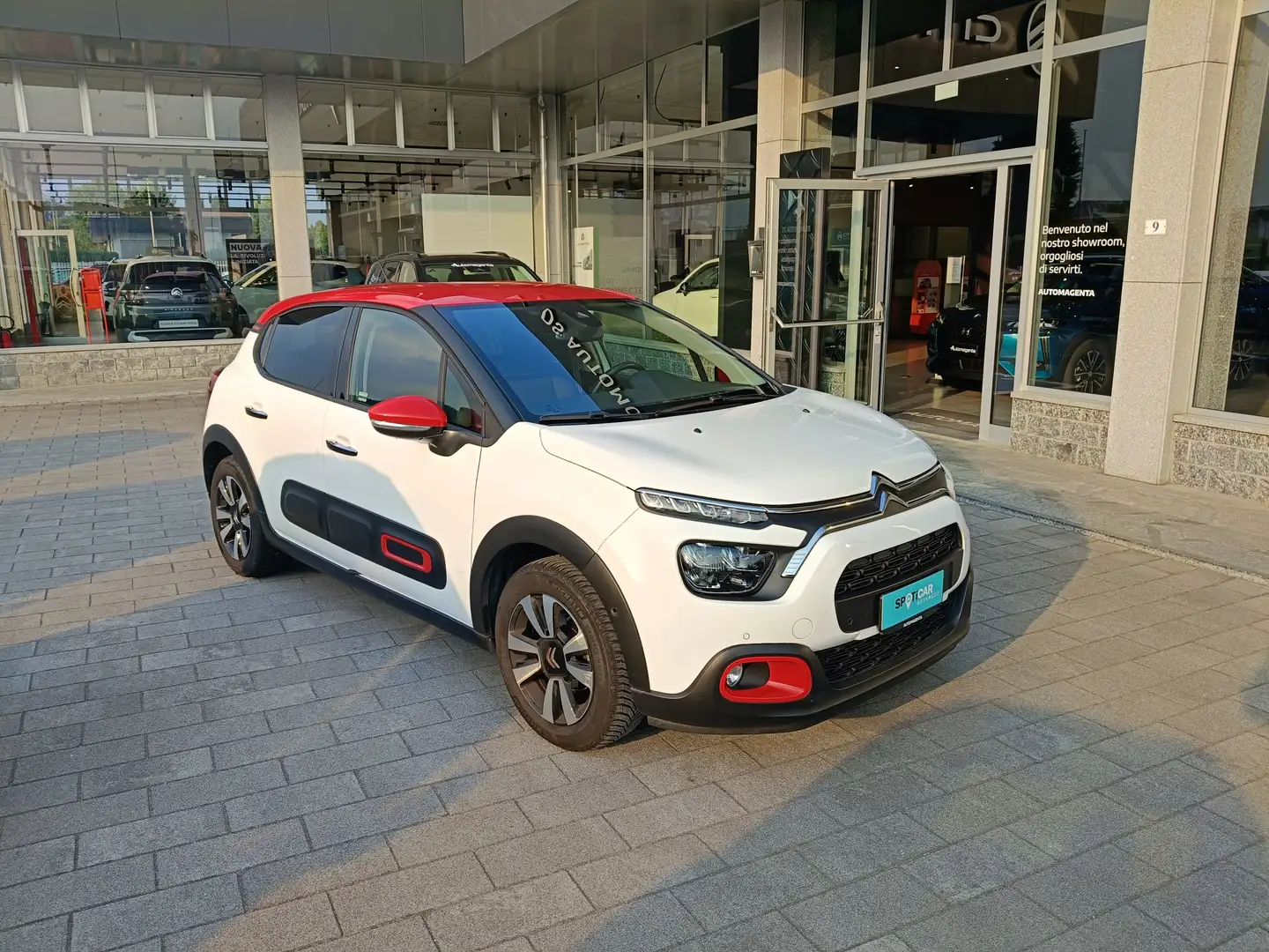 Citroen C3 1.2 PureTech 83cv SHINE USATO GARANTITO Weiß - 1