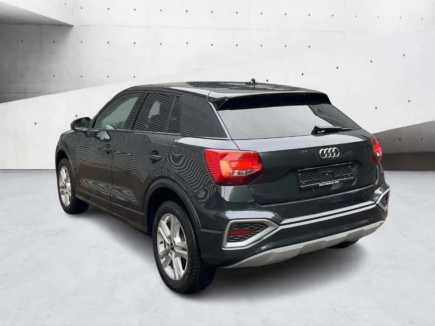Audi Q2 advanced 30 TFSI  AHK NAVI KEYLESS SHZ 5J.GAR Grijs - 2
