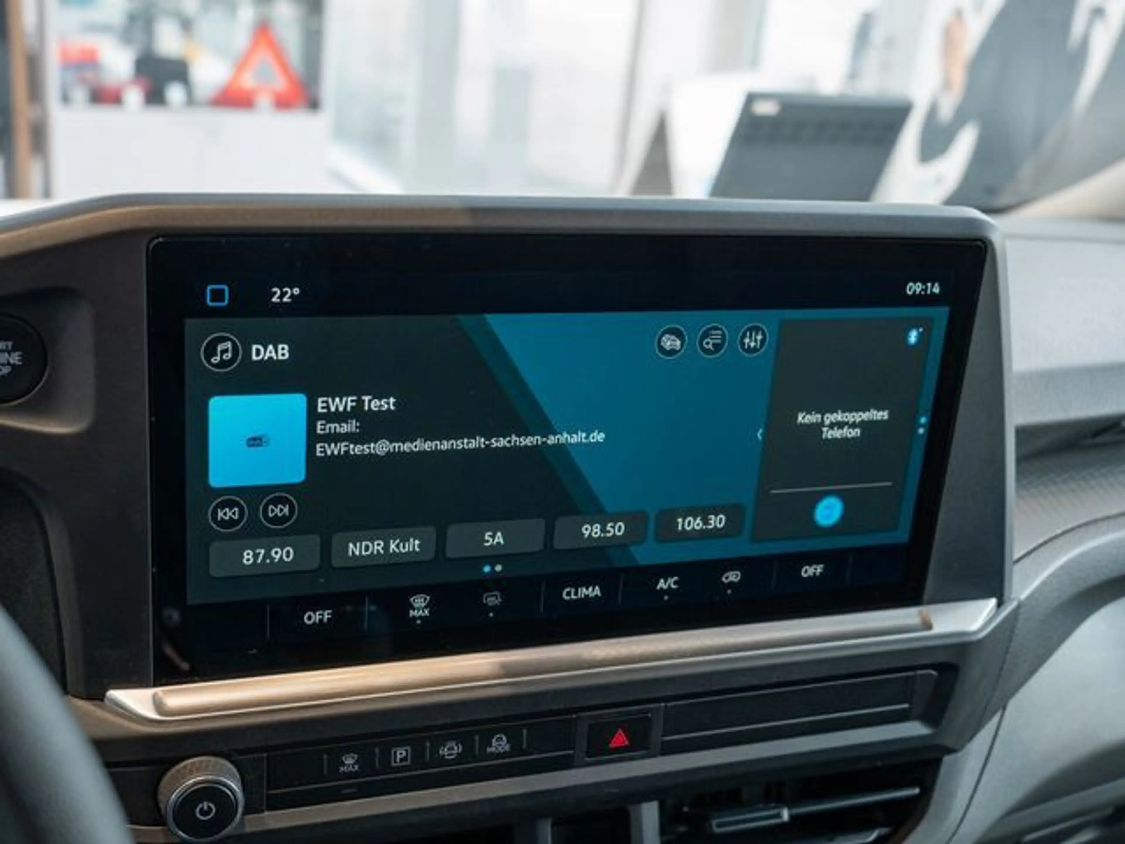 Volkswagen T7 Kombi 2.0 TDI Lang 9-Si AHK ZHZ 3-Zone Expak — photo 14