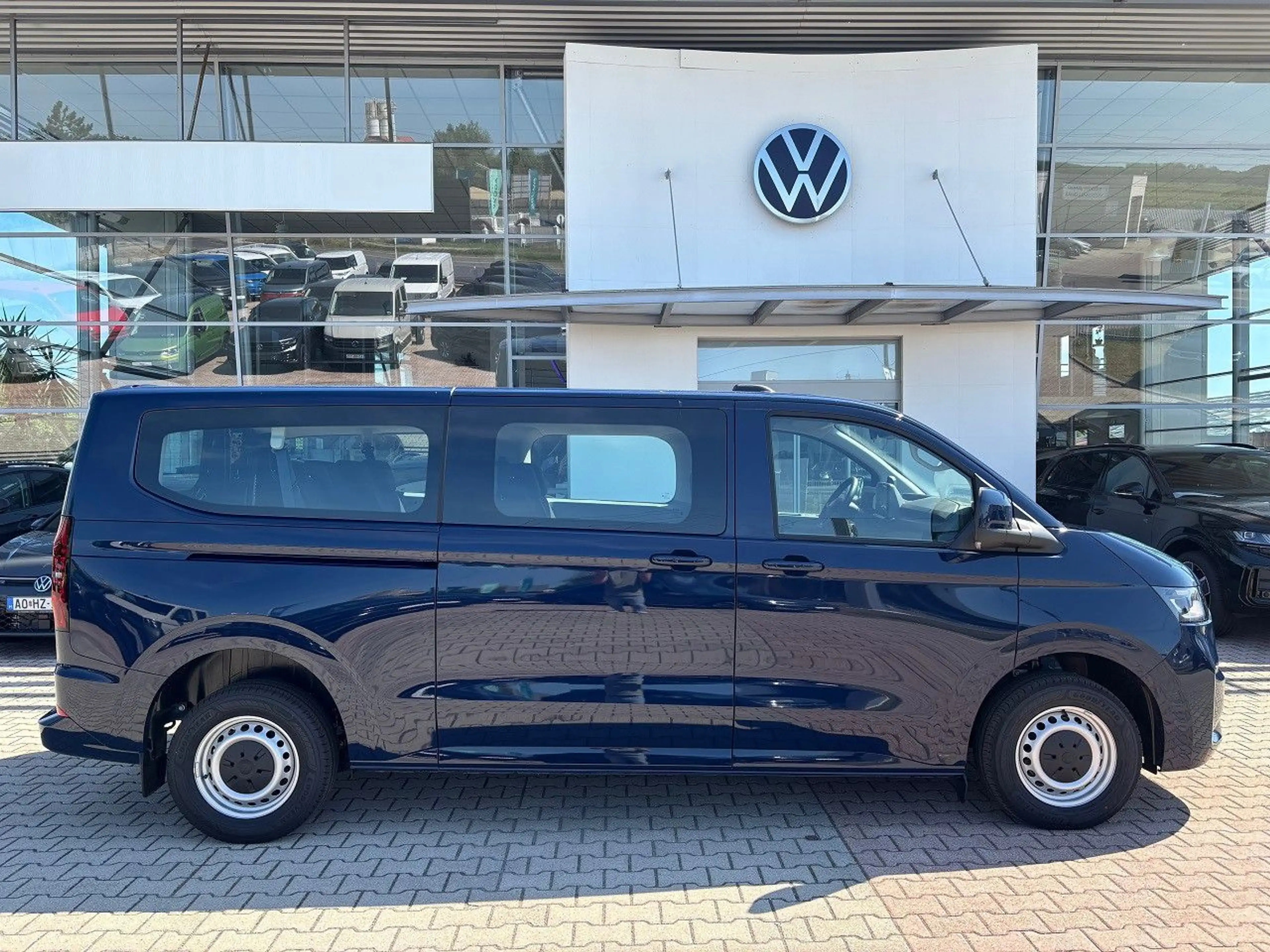 Volkswagen T7 Kombi 2.0 TDI Lang 9-Si AHK ZHZ 3-Zone Expak — photo 7