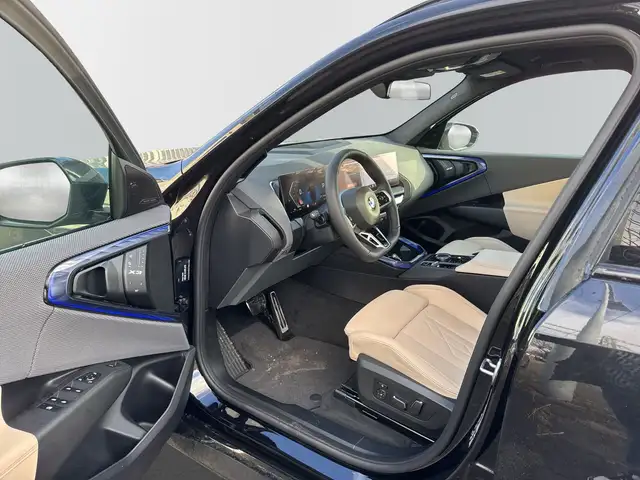 BMW X3 view 8