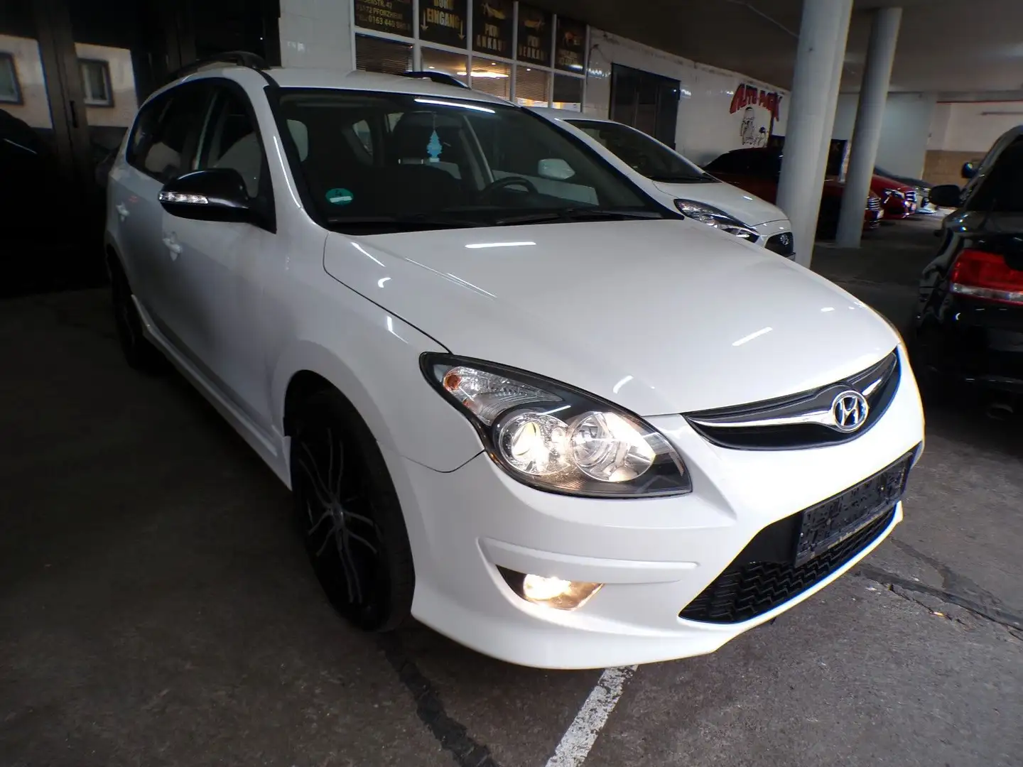 Hyundai i30 CW 1.6 CRDi/Klima/TeilLeder/PDC/SHZ Weiß - 2