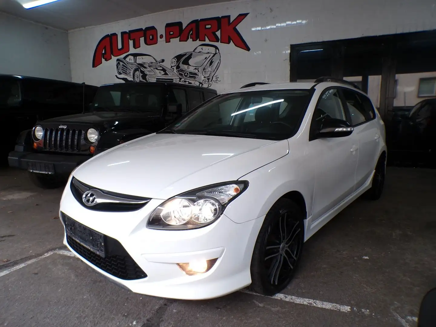 Hyundai i30 CW 1.6 CRDi/Klima/TeilLeder/PDC/SHZ Weiß - 1