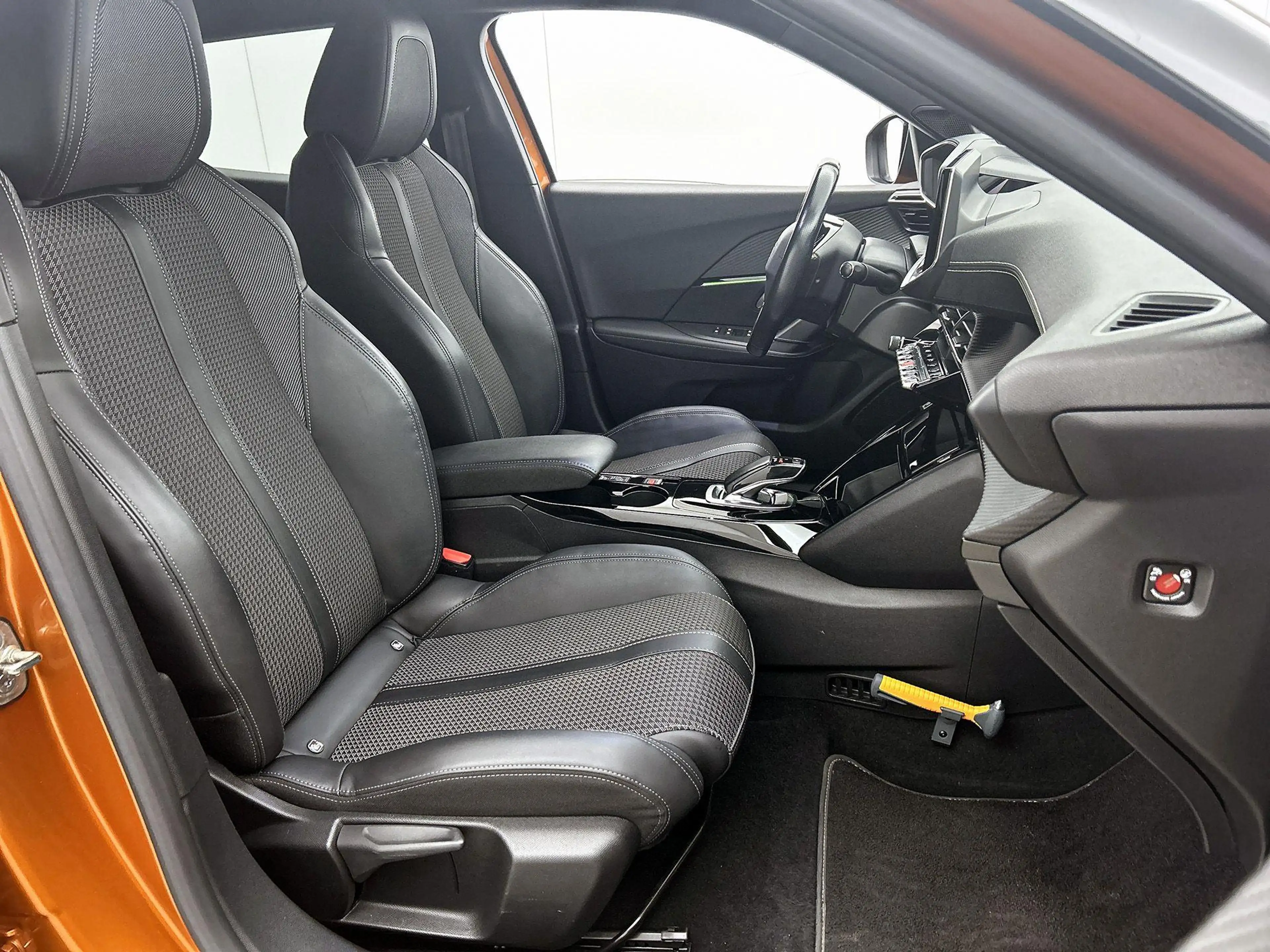 Peugeot e-2008 SUV EV GT 50 kWh 136pk | Accu 89% | 1-fase laden | — photo 15