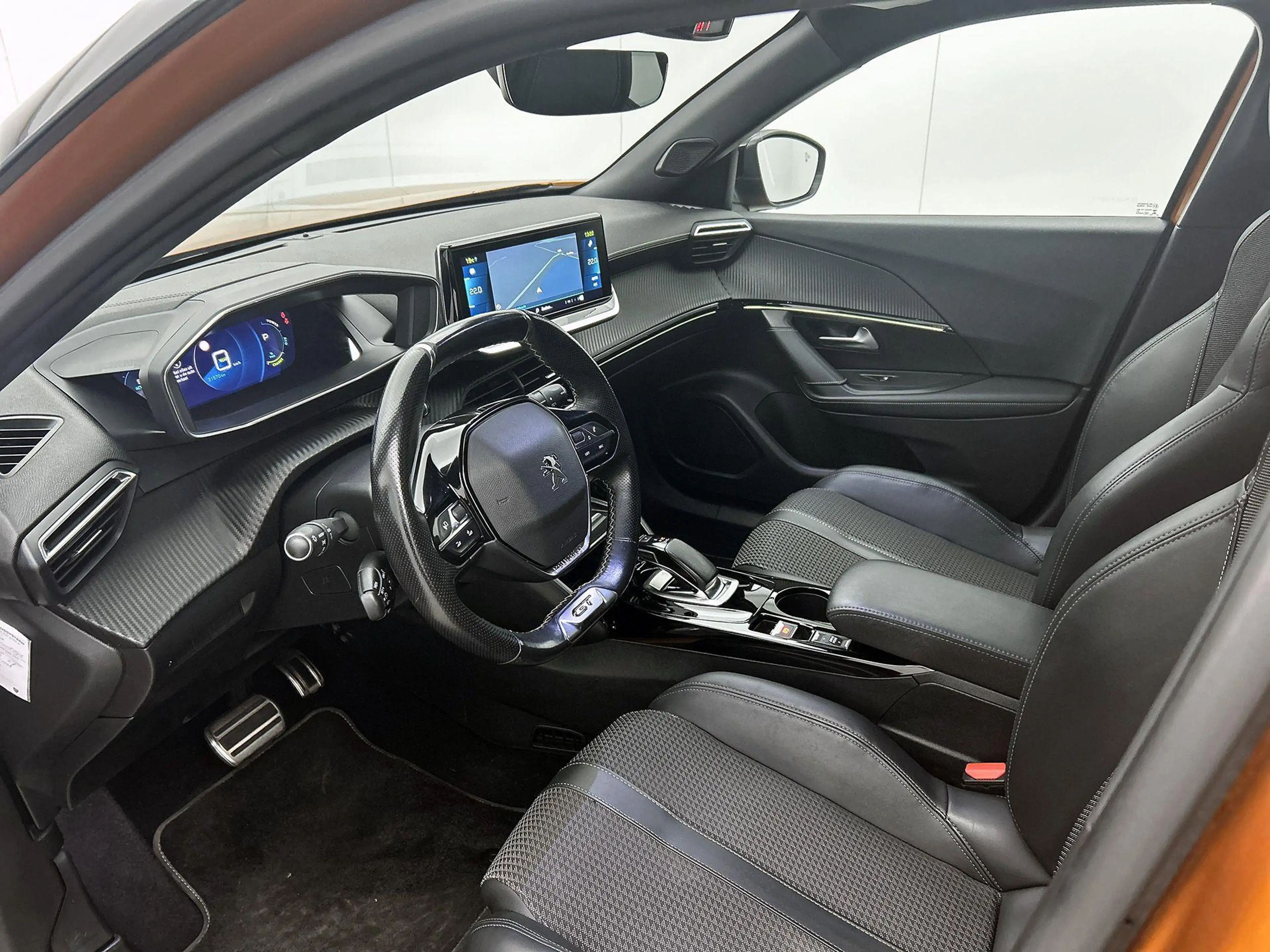 Peugeot e-2008 SUV EV GT 50 kWh 136pk | Accu 89% | 1-fase laden | — photo 12