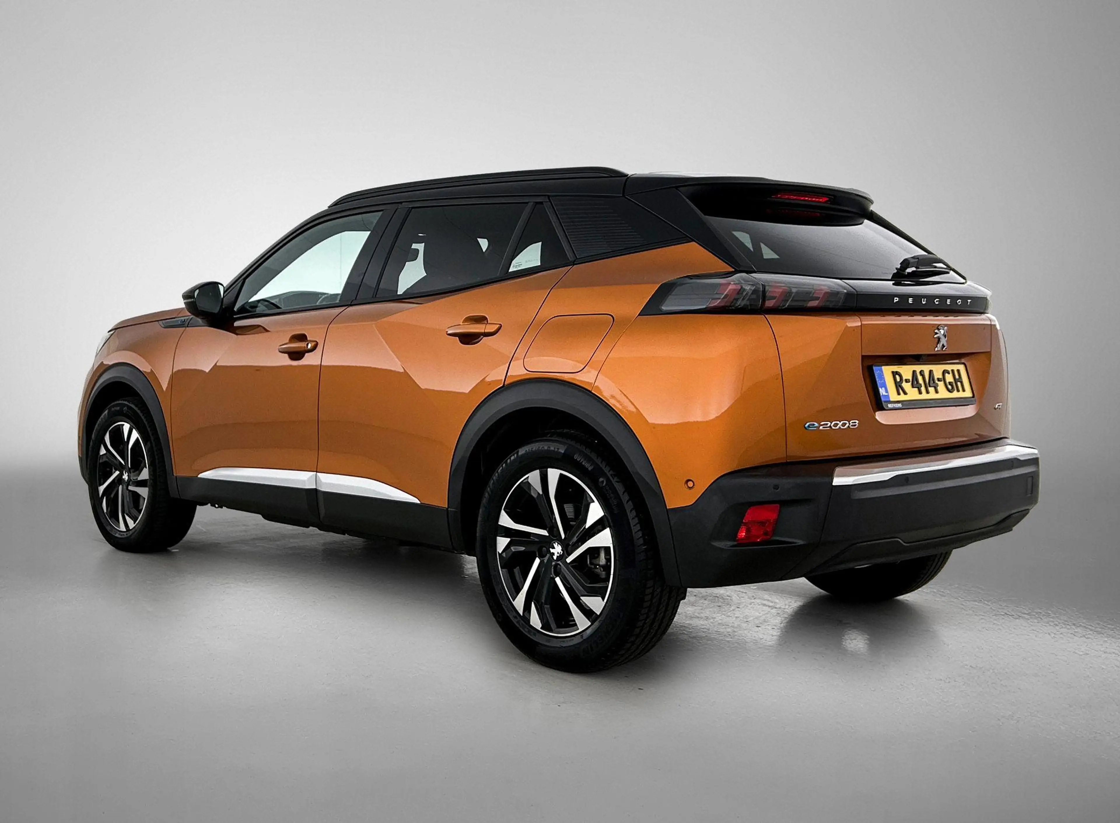 Peugeot e-2008 SUV EV GT 50 kWh 136pk | Accu 89% | 1-fase laden | — photo 3
