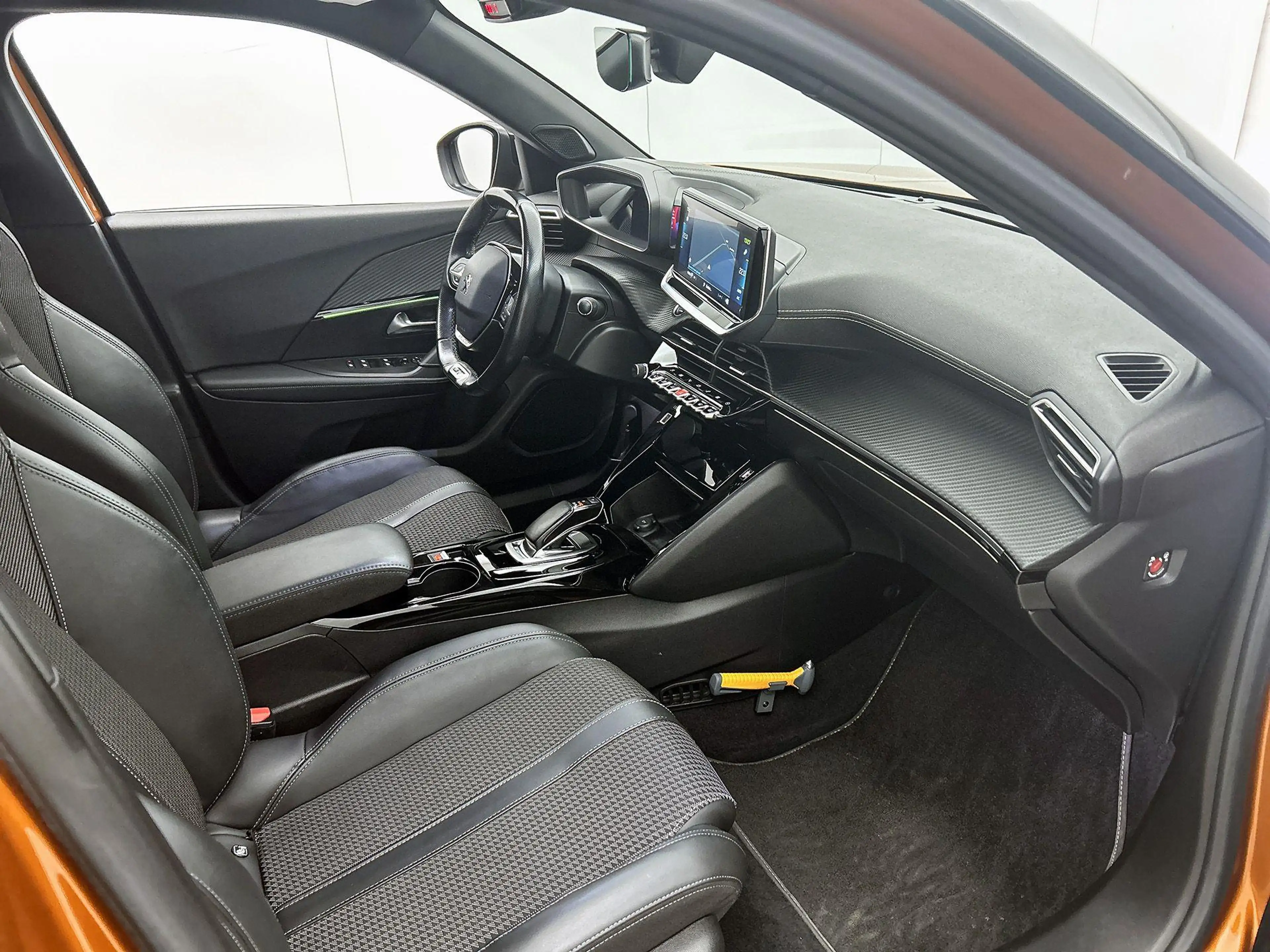 Peugeot e-2008 SUV EV GT 50 kWh 136pk | Accu 89% | 1-fase laden | — photo 14