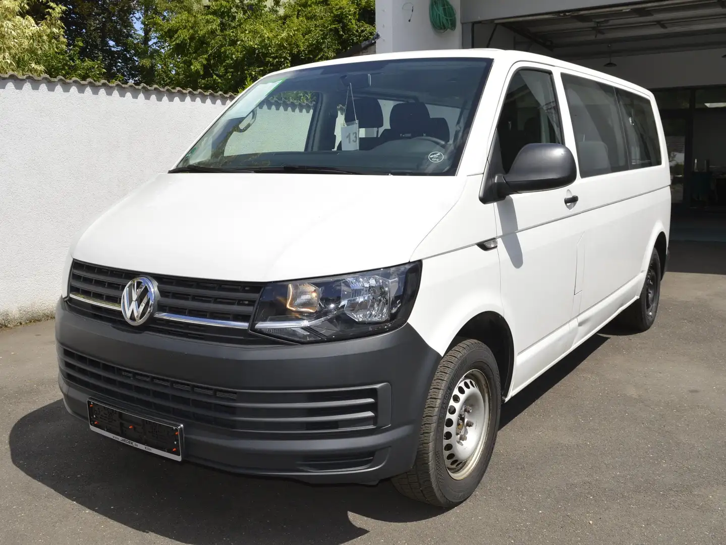 Volkswagen T6 Kombi Kombi Lang 9 Sitzer, Klima*Zahnriemen & WaPu Neu* Weiß - 2