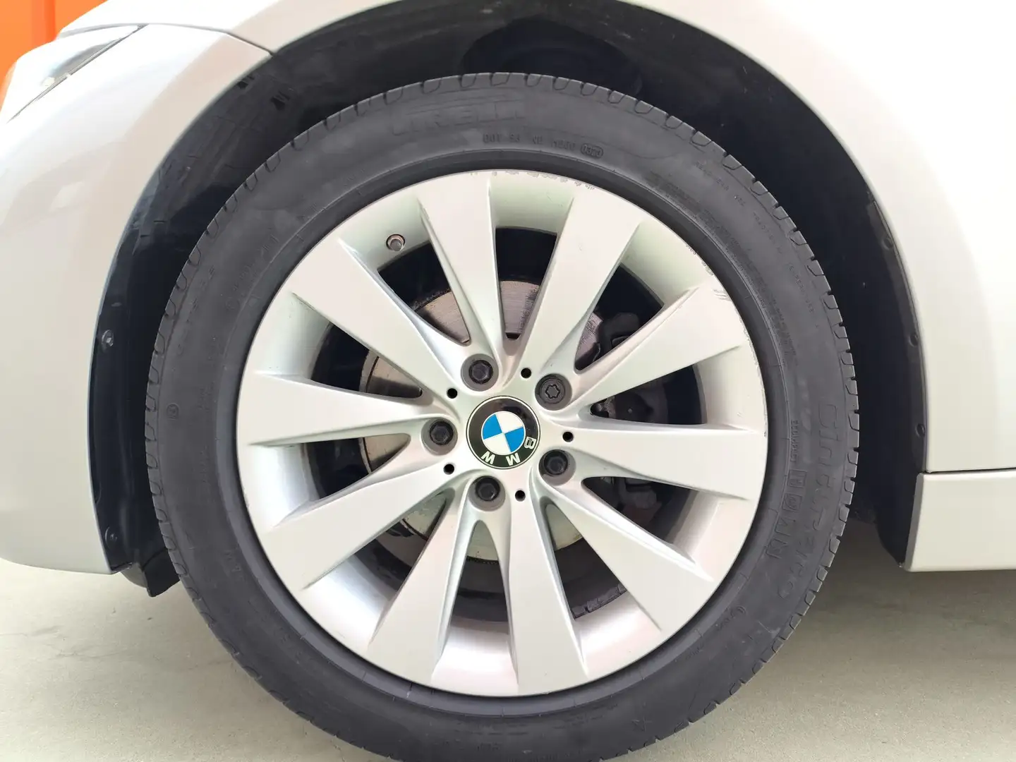 BMW 318 318d Touring Plateado - 2
