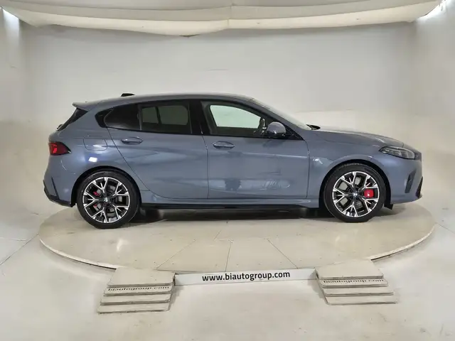 BMW 1 Series view 6