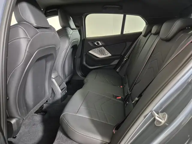 BMW 1 Series view 8