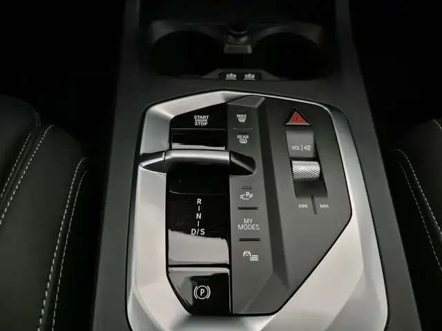 BMW 1 Series view 10