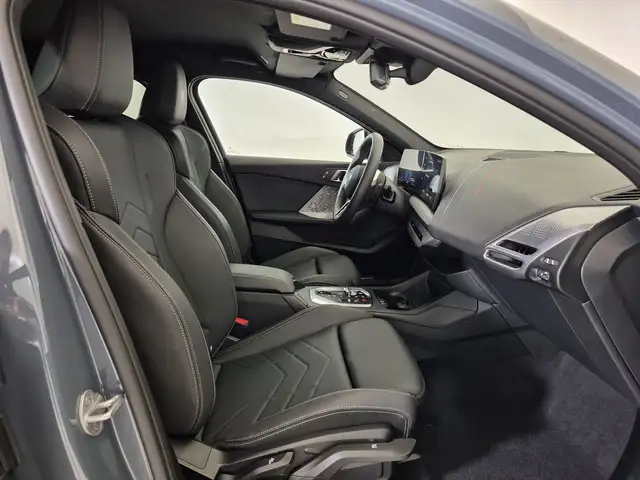 BMW 1 Series view 11