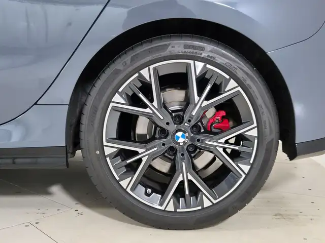 BMW 1 Series view 14