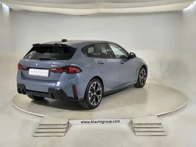 BMW 1 Series view 5