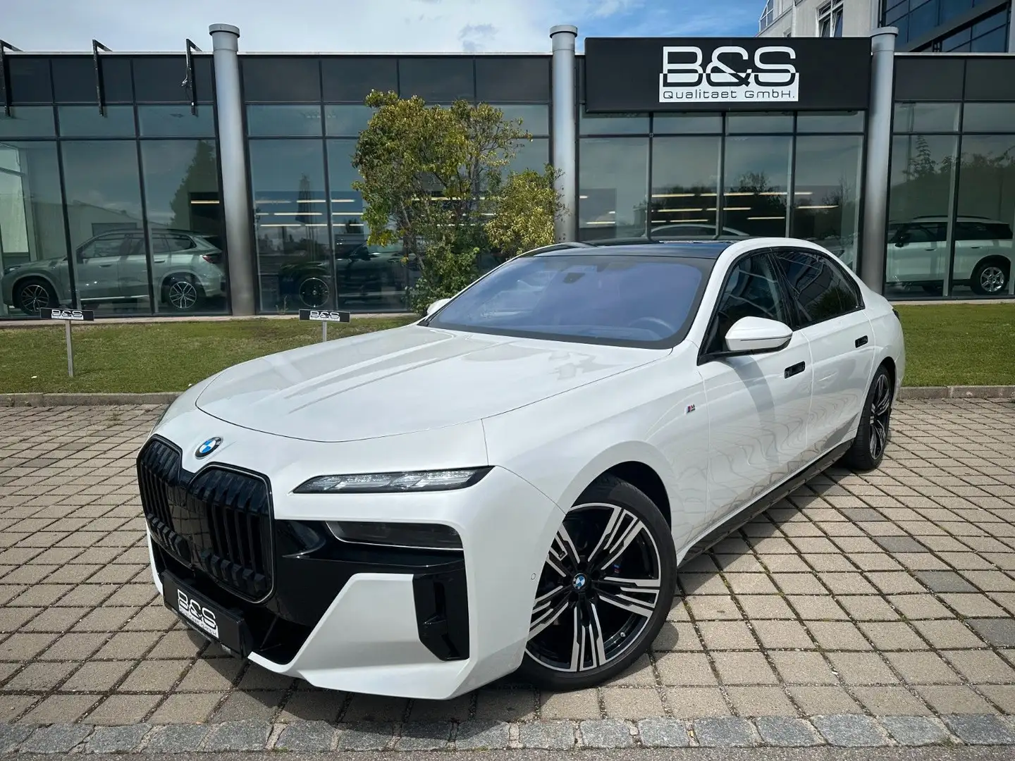 BMW 740 d xDriveMSport ACC,HUD,SKYL,B&W,SOFTC,LUFT,TV Alb - 2
