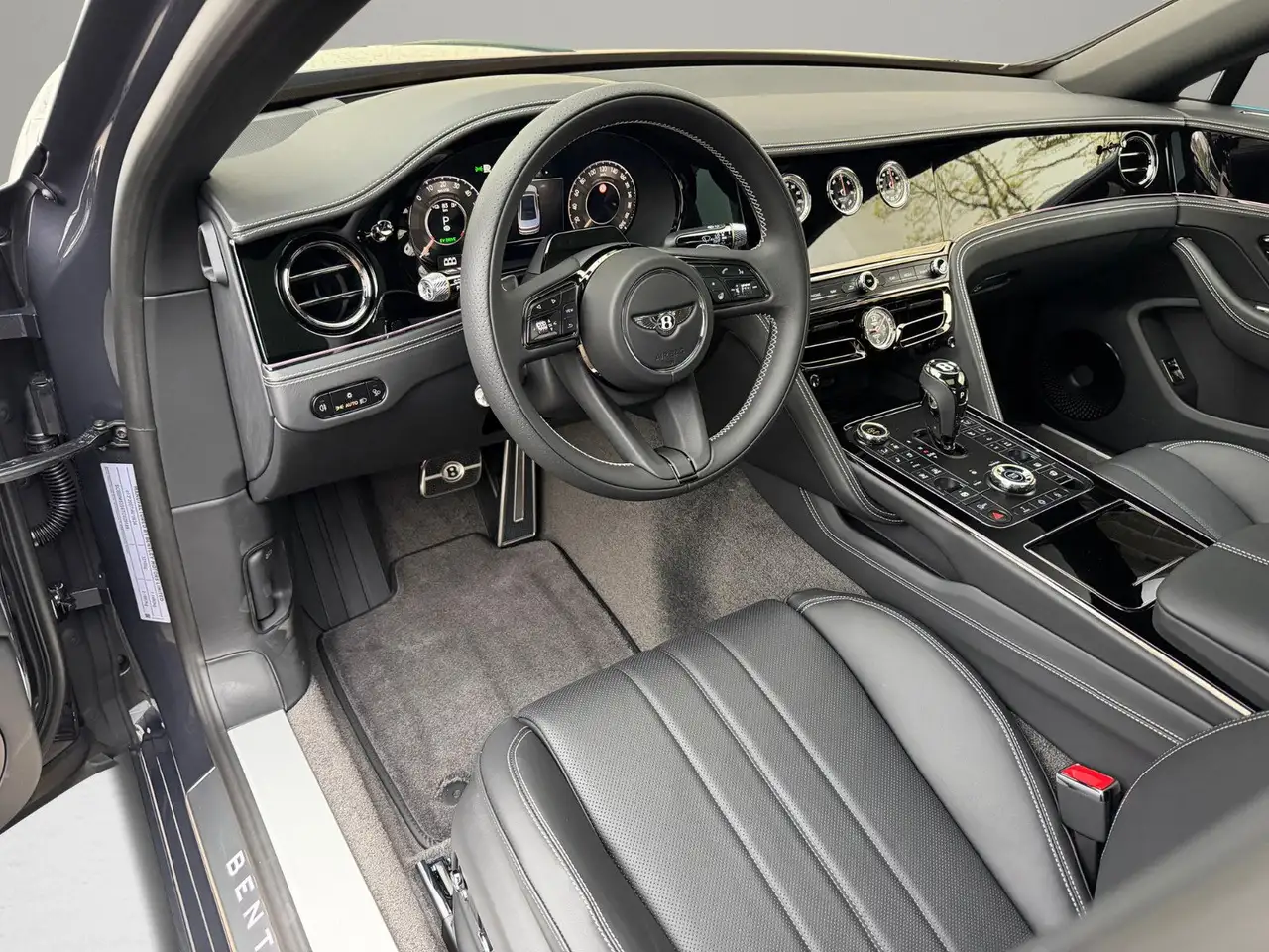 Bentley Flying Spur 2026 — фото 12