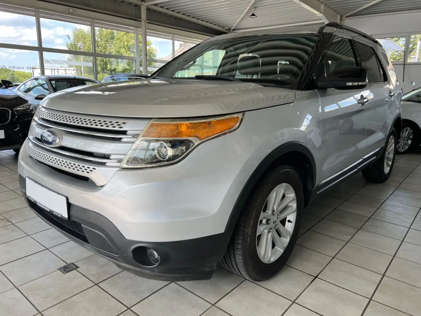 Ford Explorer XLT 2.0 EcoBoost Aut./LEDER/GSD/7-Sitze Stříbrná - 1