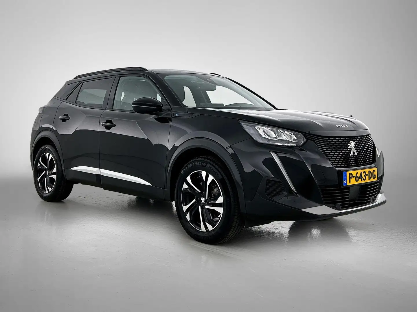 Peugeot e-2008 EV Allure Pack 50 kWh 136pk Automaat | SOH 91,7% | Noir - 2