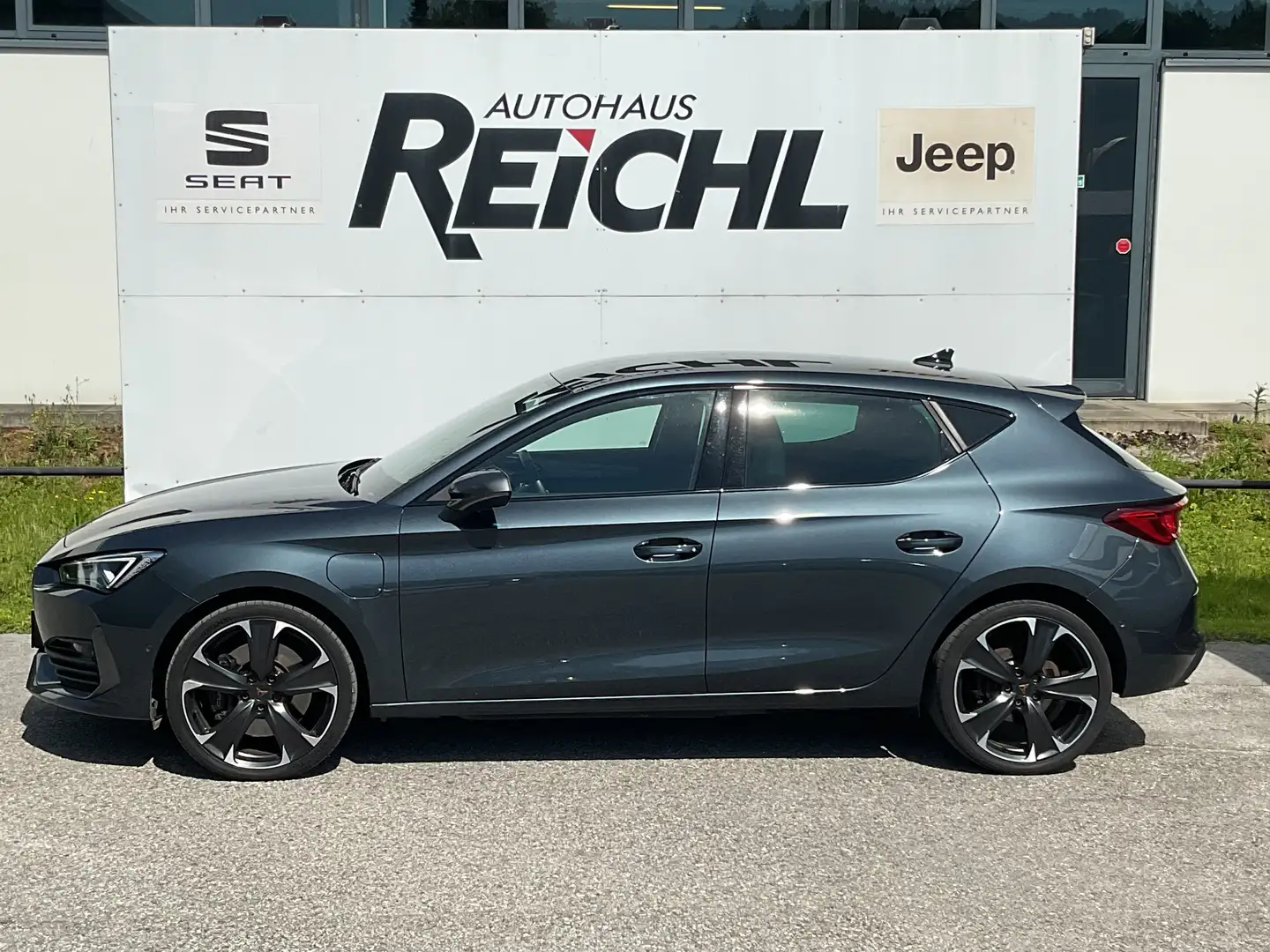 CUPRA Leon Basis e-Hybrid Grau - 1