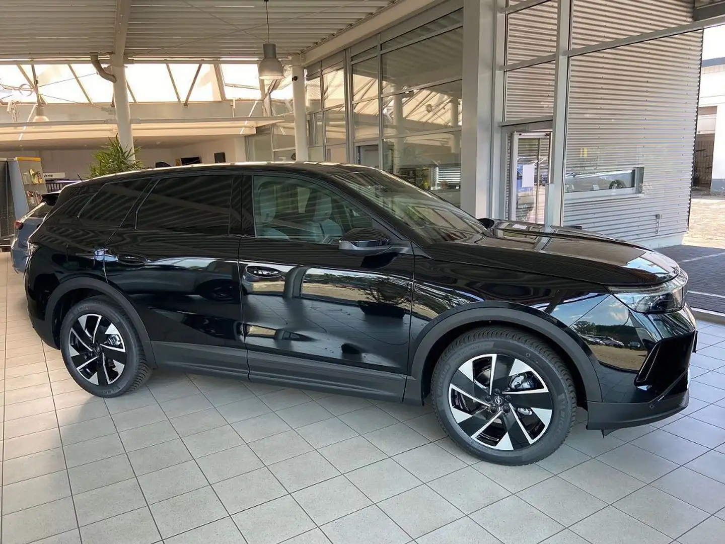Opel Grandland X Grandland 1.2 DI Hybrid 48 V Automatik GS Schwarz - 2