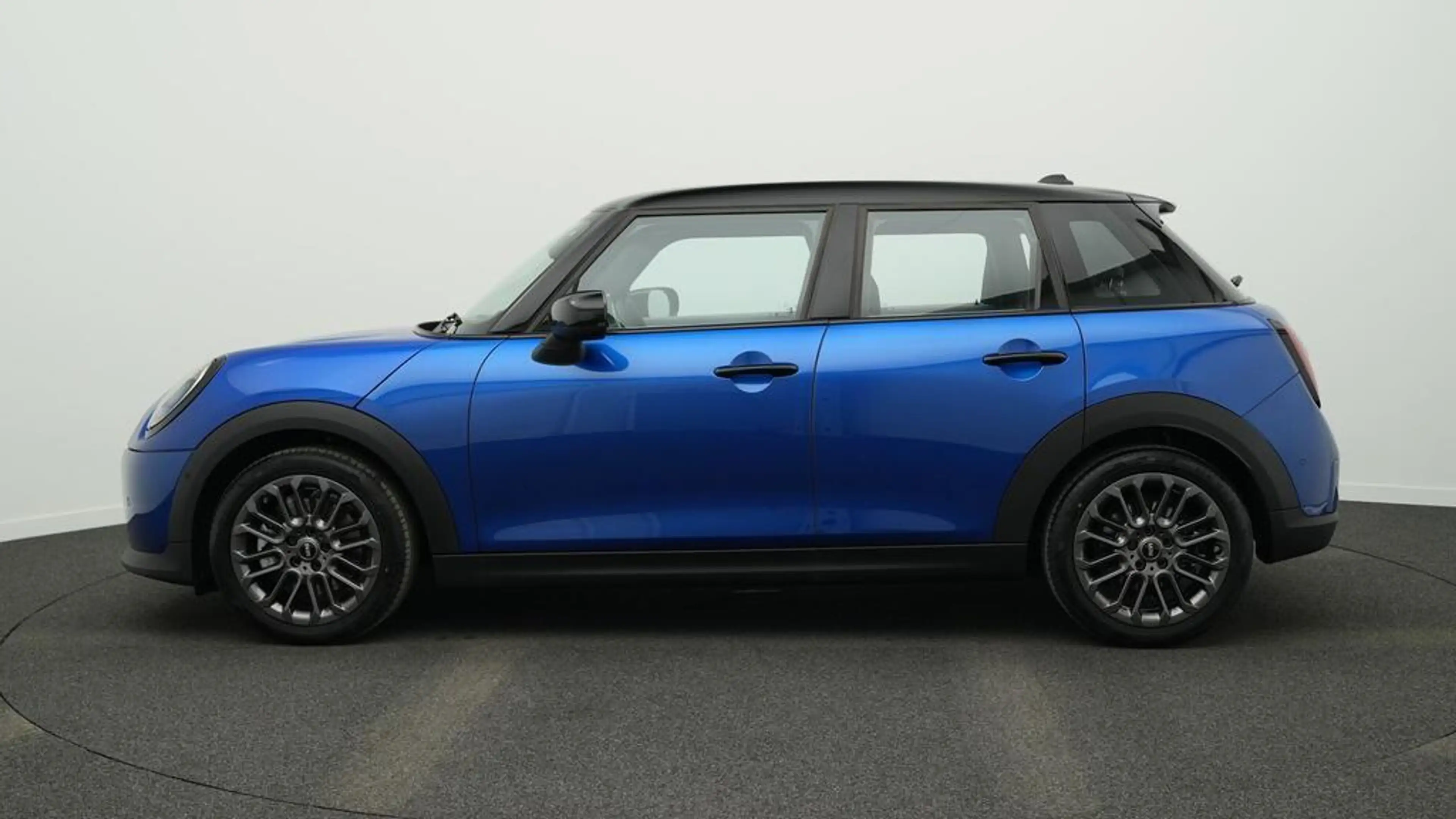 MINI Cooper C Favoured Trim — photo 3