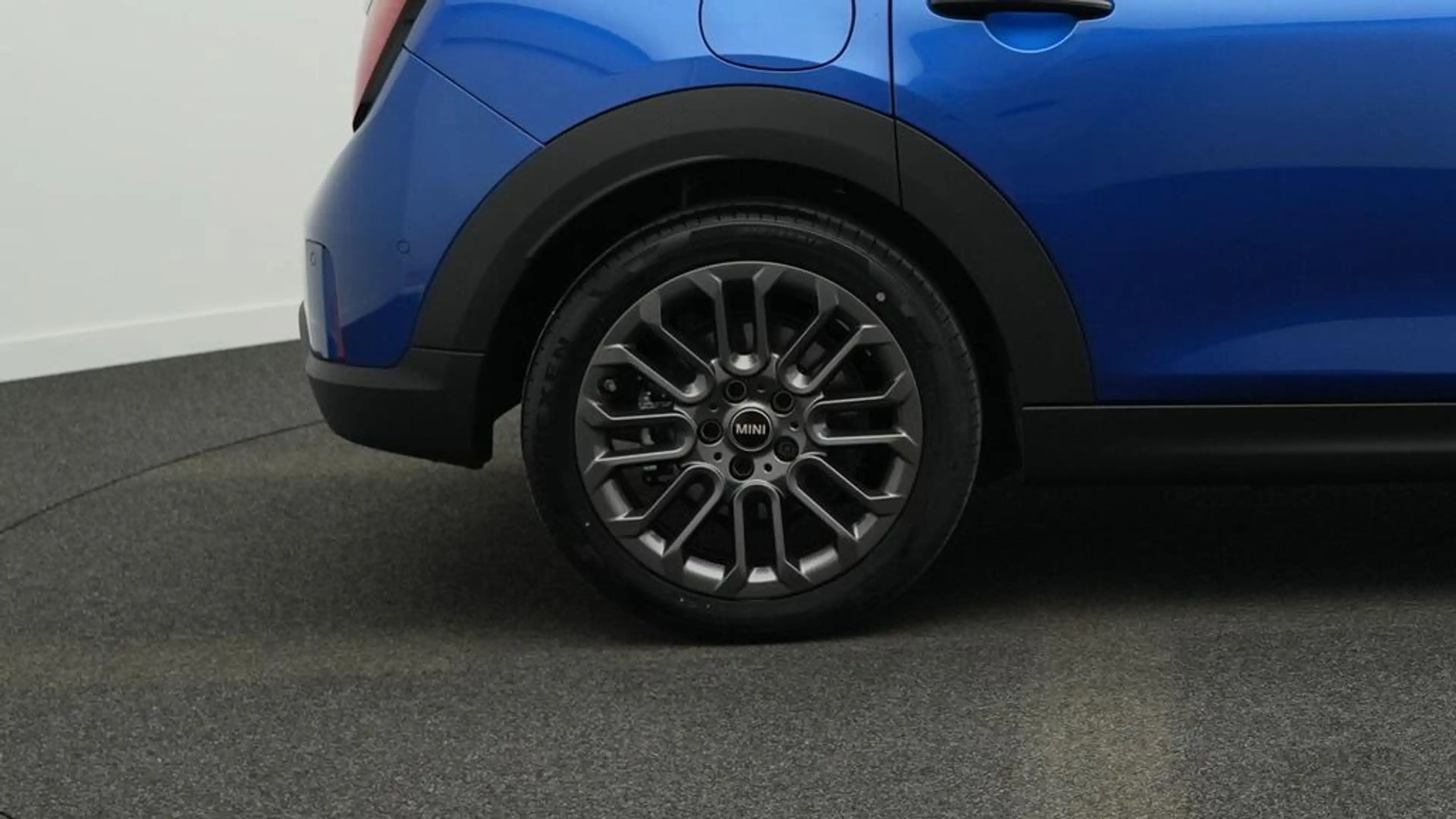 MINI Cooper C Favoured Trim — photo 12