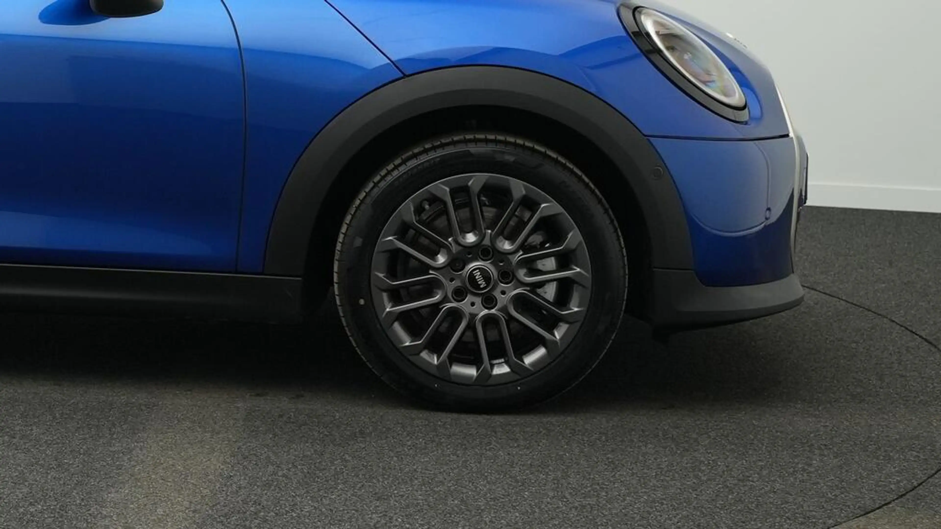 MINI Cooper C Favoured Trim — photo 9