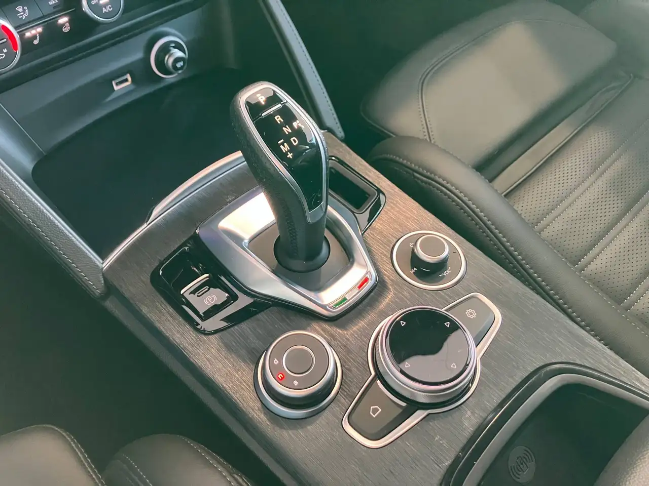 Alfa Romeo Stelvio 2025 — фото 13