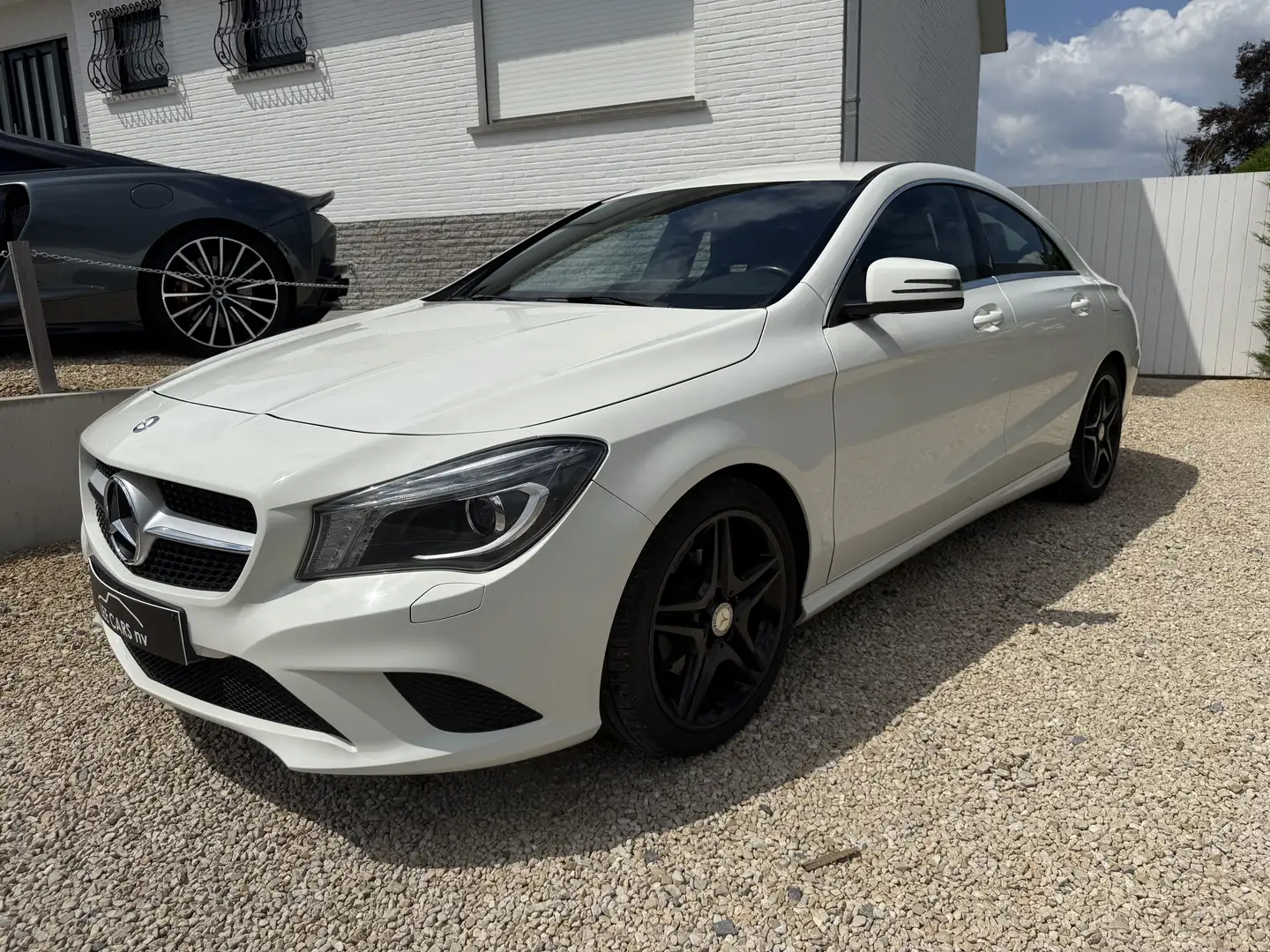 Mercedes-Benz CLA 180 CLA 180 Edition 1 Sportuitvoering AMG velgen 18 Wit - 1