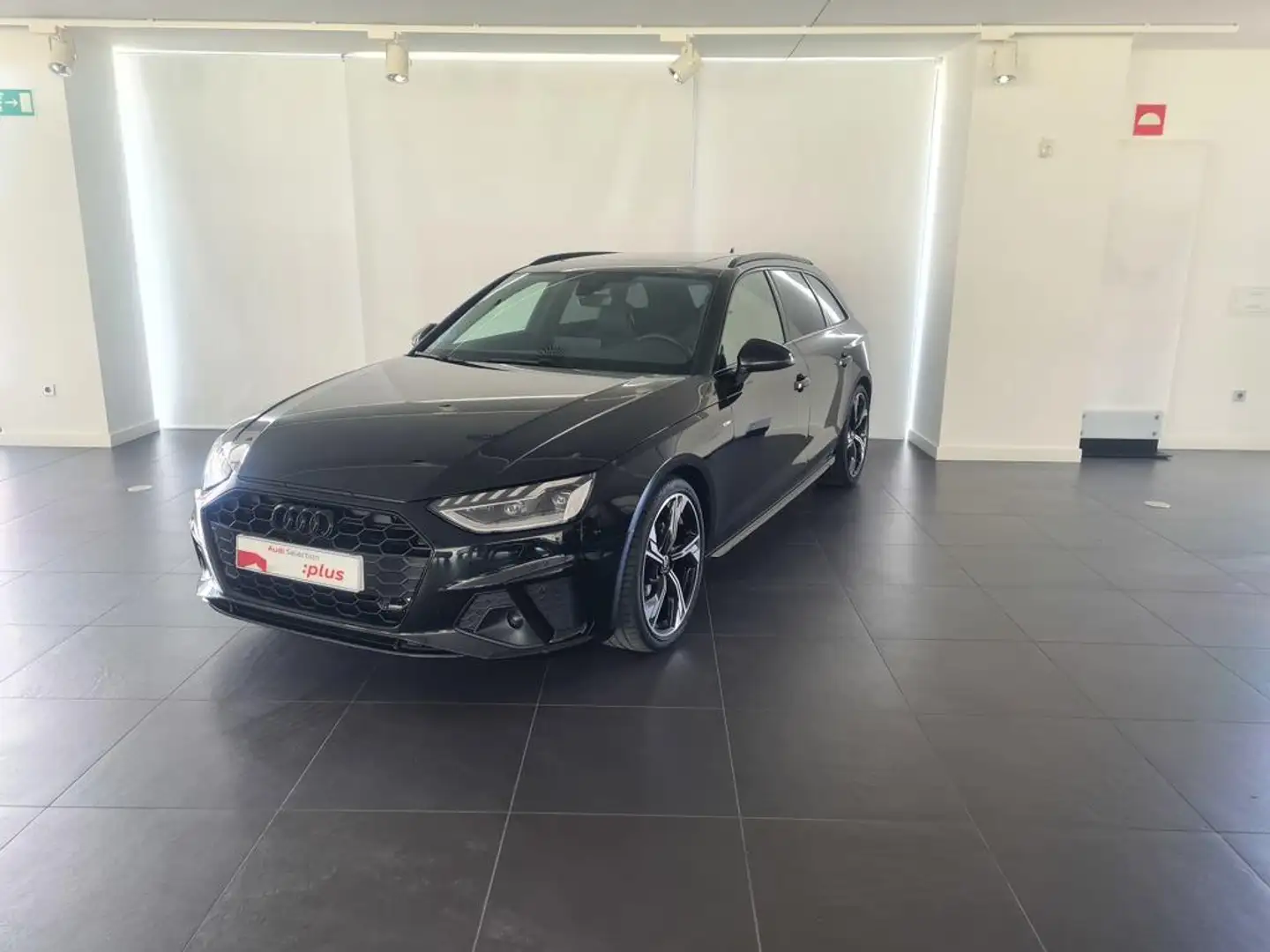 Audi A4 Avant 35 TDI Black Limited S tronic 120kW Zwart - 1