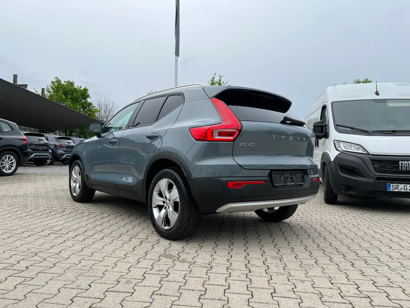 Volvo XC40 D3 Momentum Pro *LED Navi Leder el.Heck* Сірий - 2