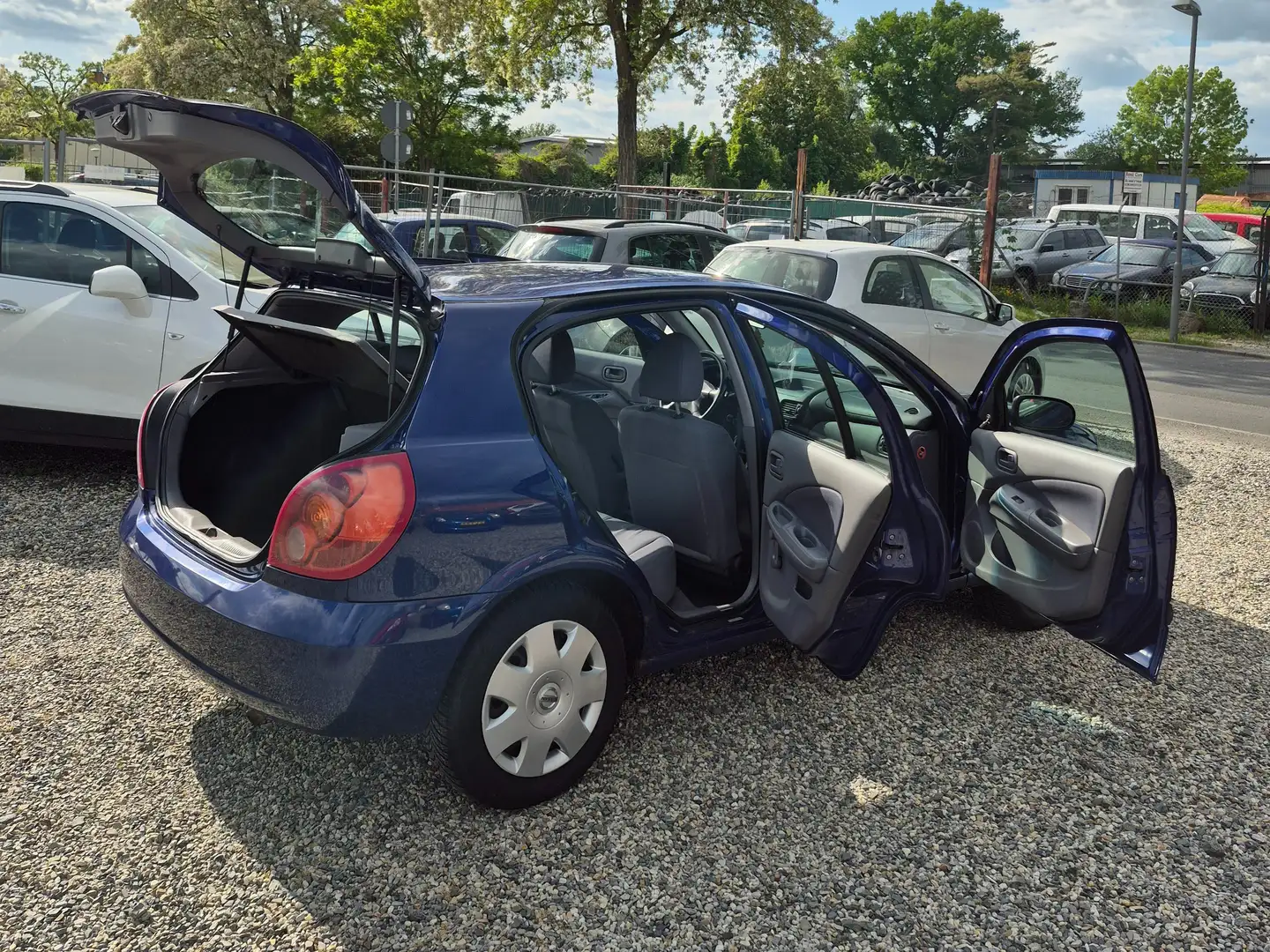 Nissan Almera 1.5 acenta Blau - 2