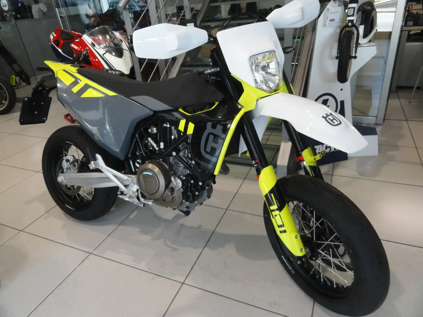 Husqvarna 701 Supermoto Weiß - 2