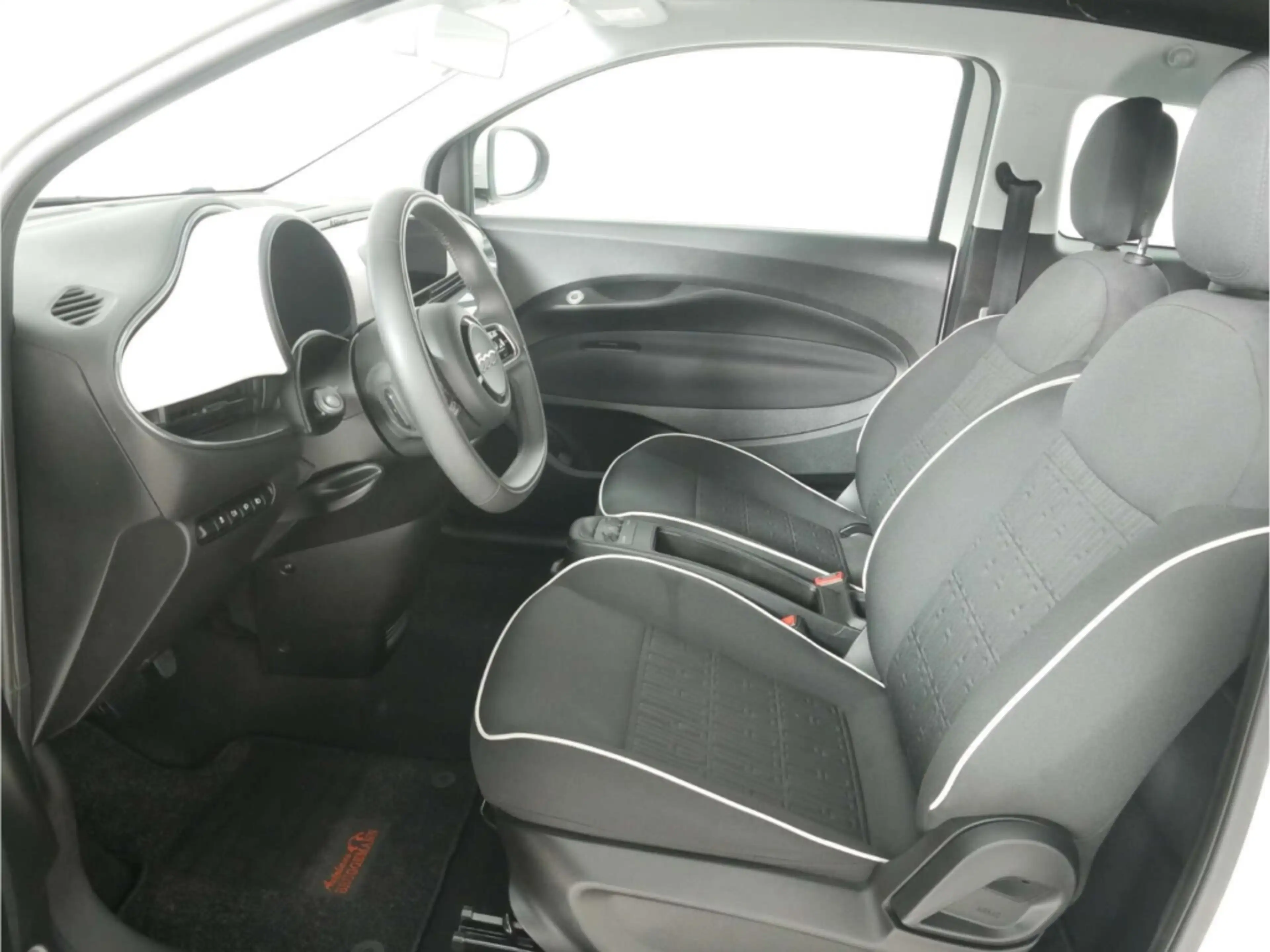 Fiat 500e — photo 14