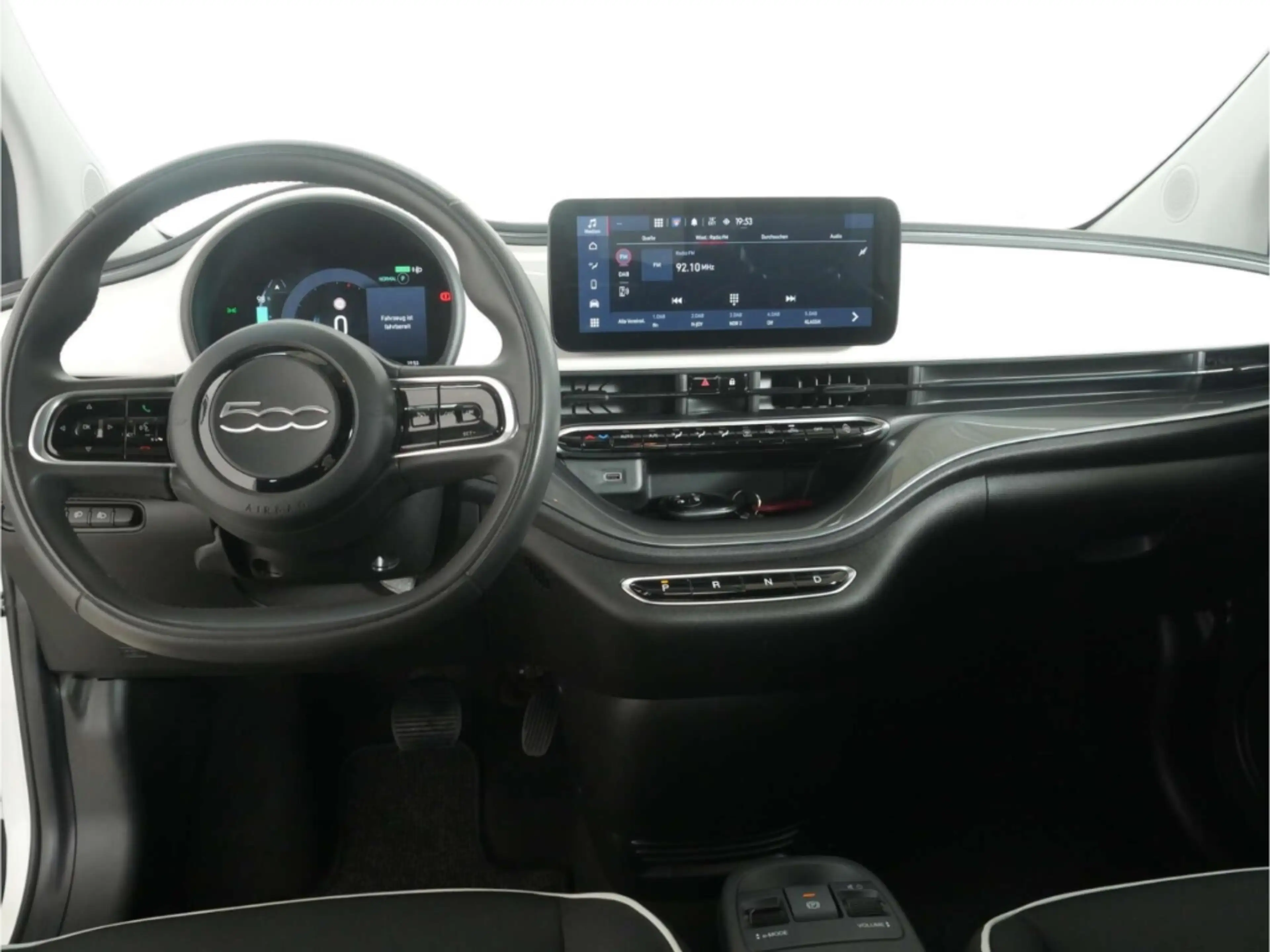 Fiat 500e — photo 24