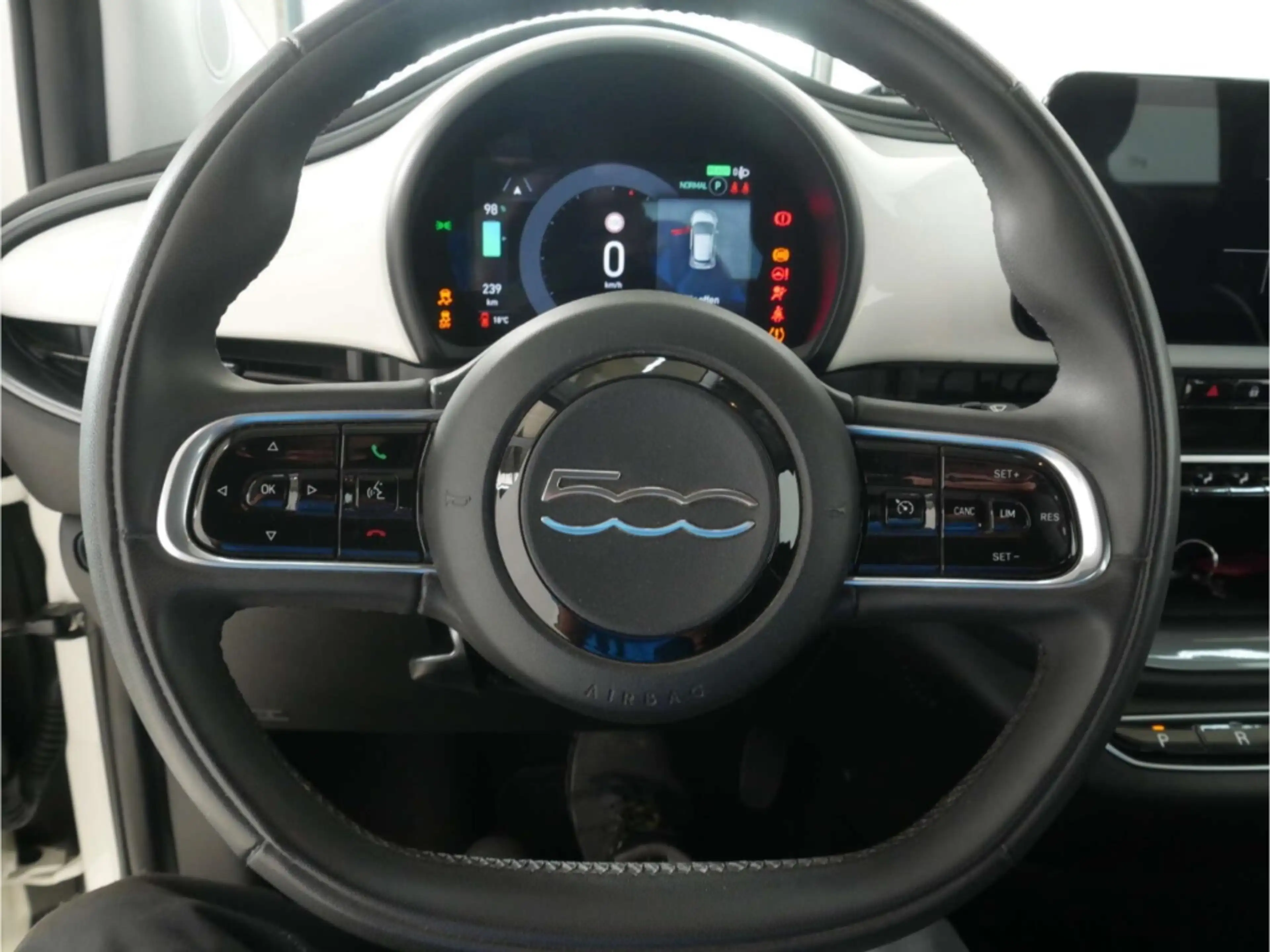 Fiat 500e — photo 10