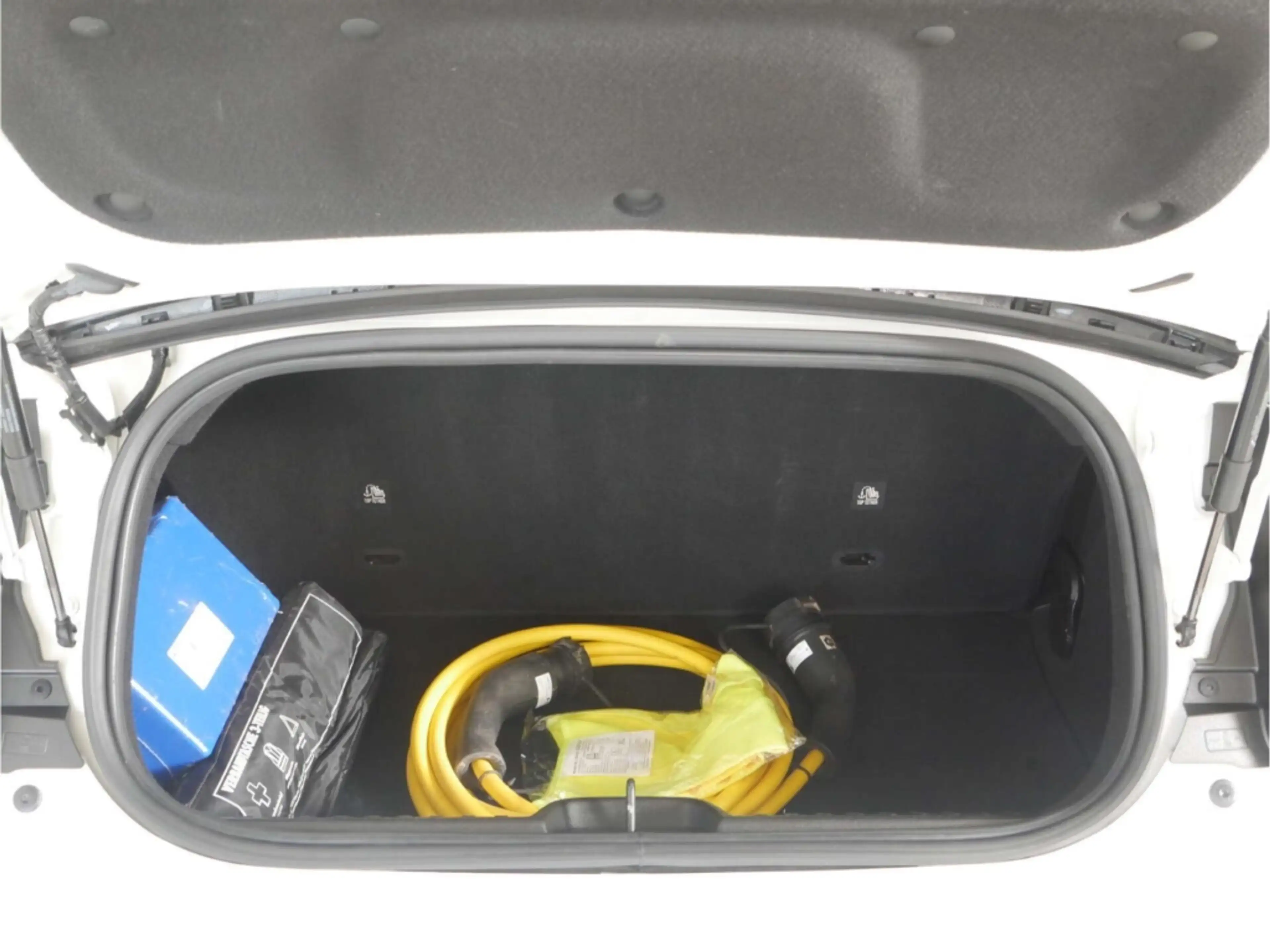 Fiat 500e — photo 27