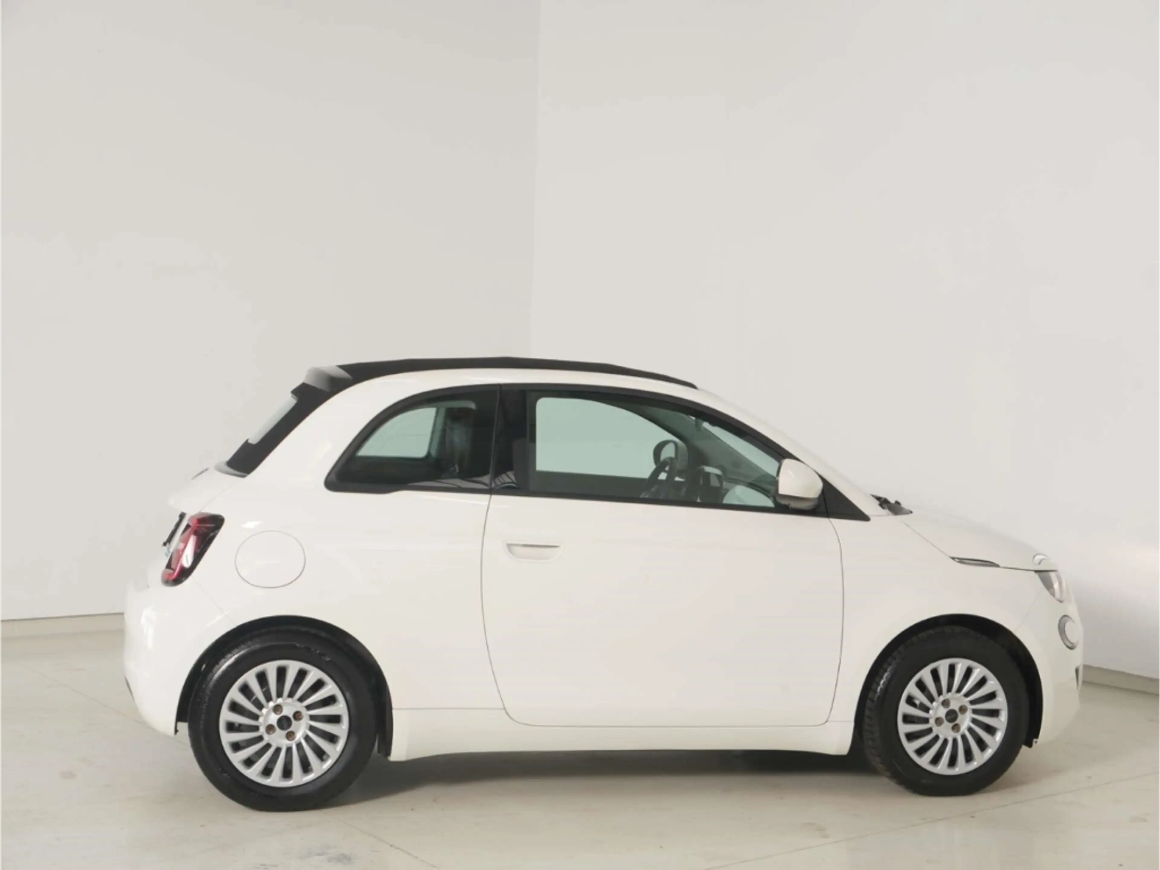 Fiat 500e — photo 9