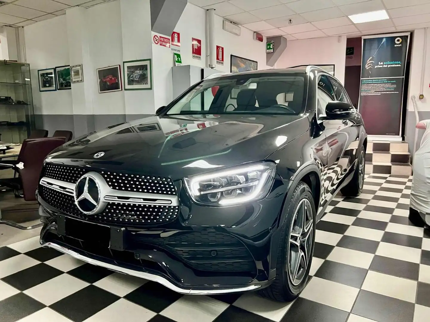 Mercedes-Benz GLC 220 d 4Matic Premium Zwart - 1