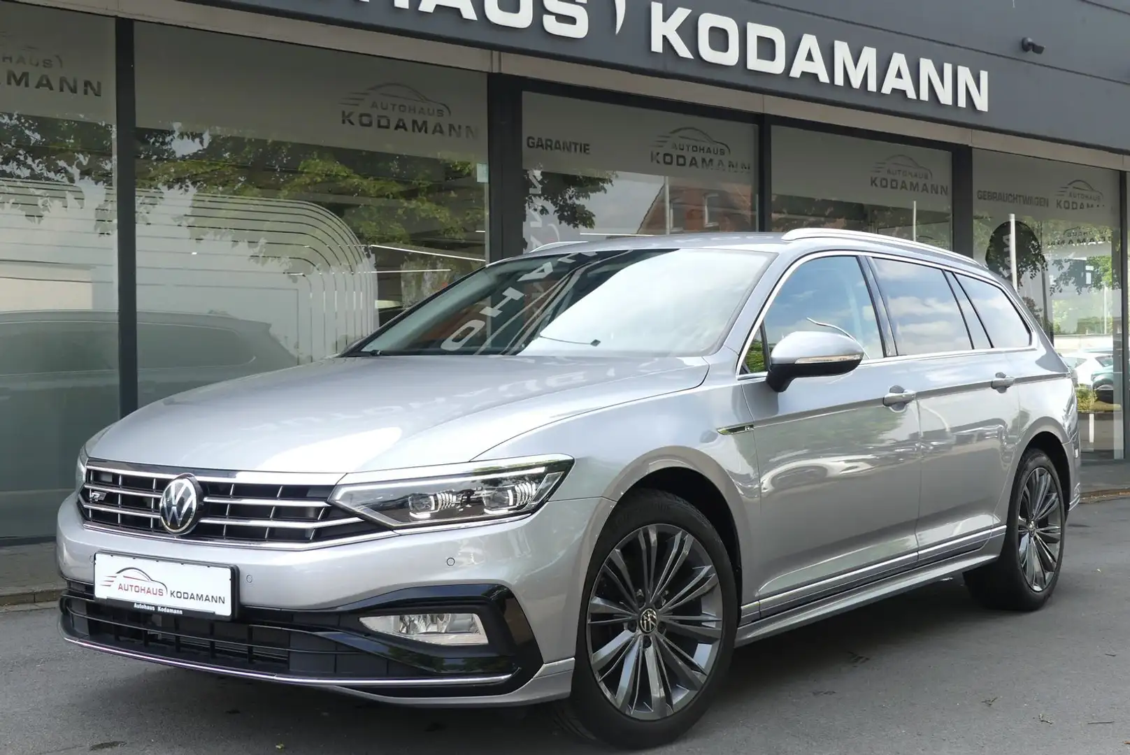 Volkswagen Passat Variant Elegance*ACC*Kamera*R-Line*AHK* Silber - 1
