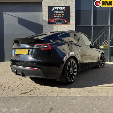 Tesla Model Y Performance + MMX PACK + TREKHAAK