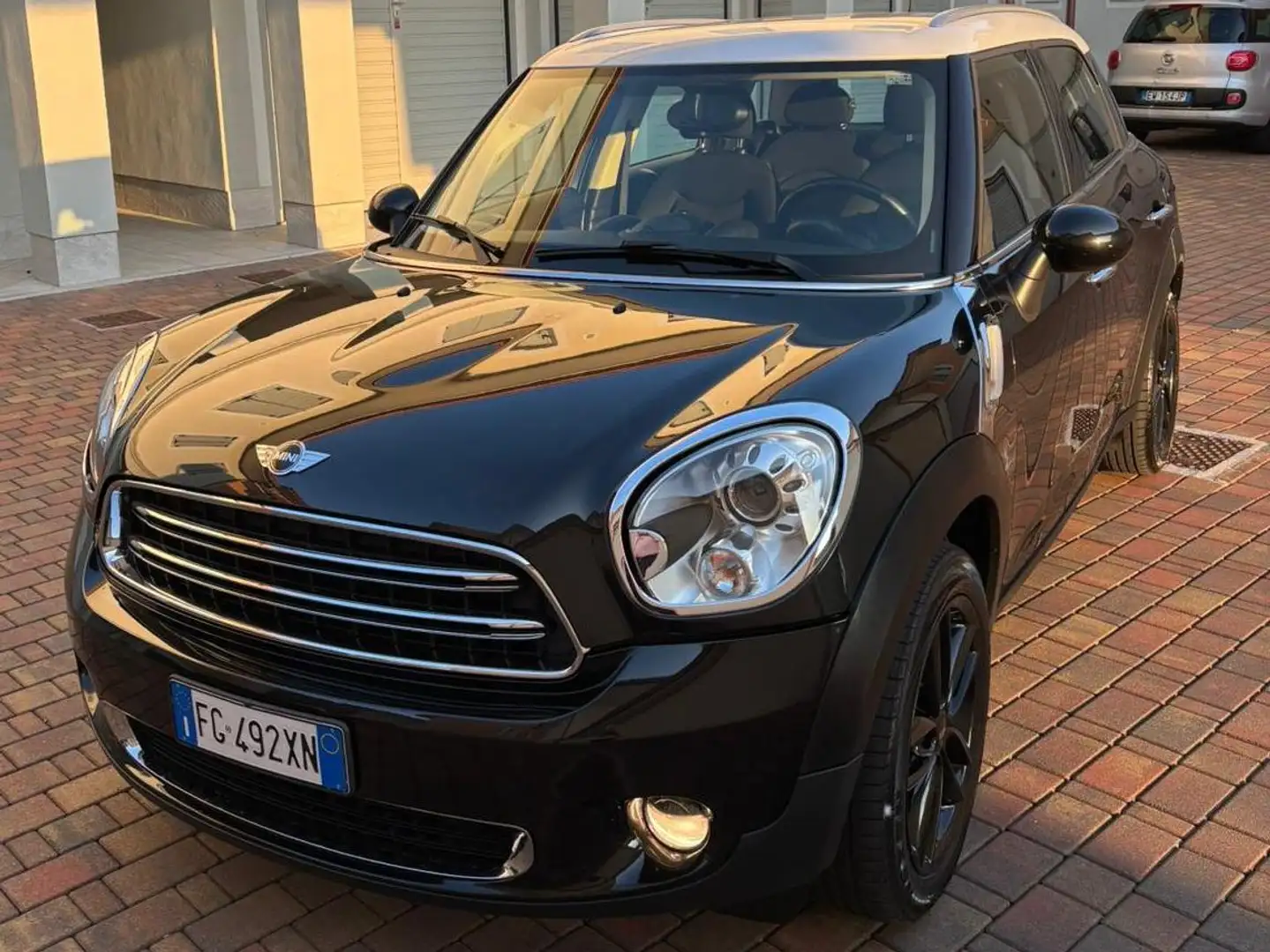 MINI Cooper Countryman Mini Countryman 2.0 Cooper D auto E6 Nero - 1
