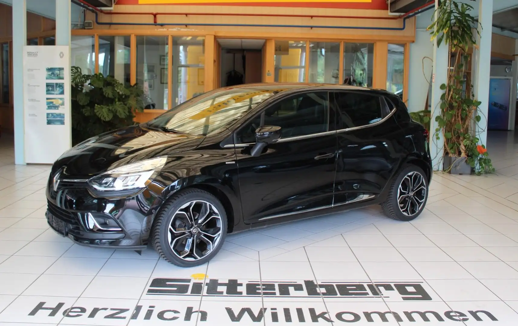 Renault Clio IV BOSE Edition TCe 90 Schwarz - 1