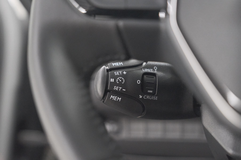 Peugeot 2008 1.2 Hybrid 145 Allure | Apple Carplay | Climate Co — photo 3