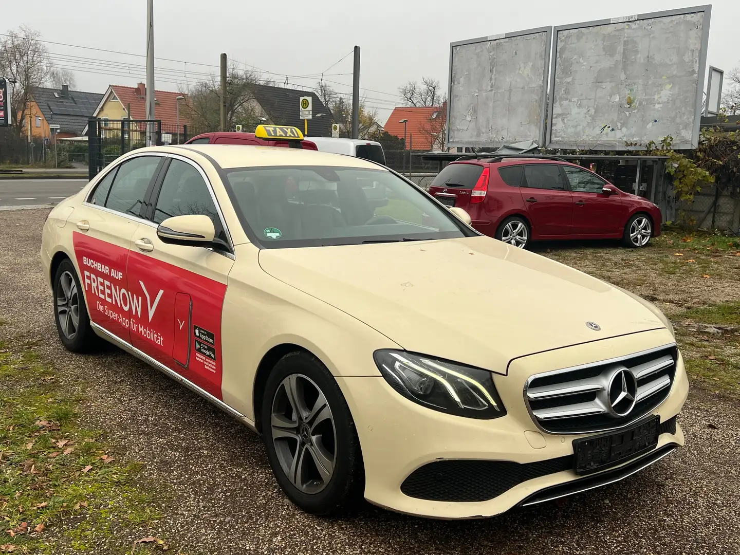 Mercedes-Benz E 200 Limousine *NAVI+LEDER+KAMERA+LED+F1* 2018 Schwarz - 2